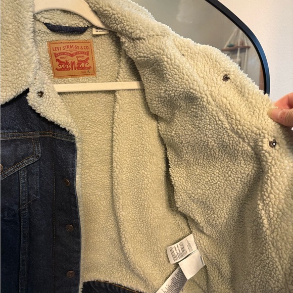 Levi's Denim Jacket with Cream Sherpa Lining - Picture 5 of 6